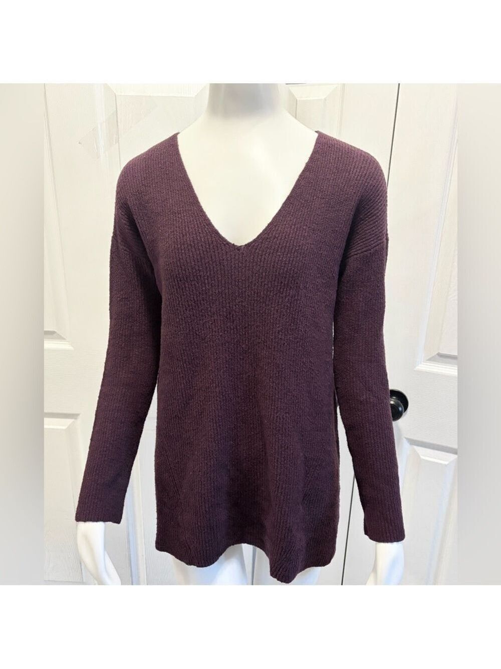 Aritzia Wilfred Henon Cotton Pullover V-Neck Sweater Eggplant Burgundy Sz Small